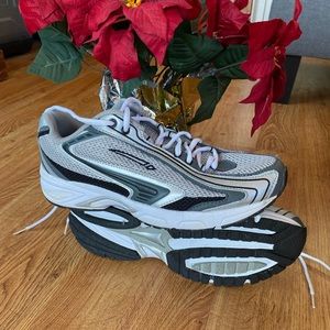 LA Gear Men’s shoes - size 11